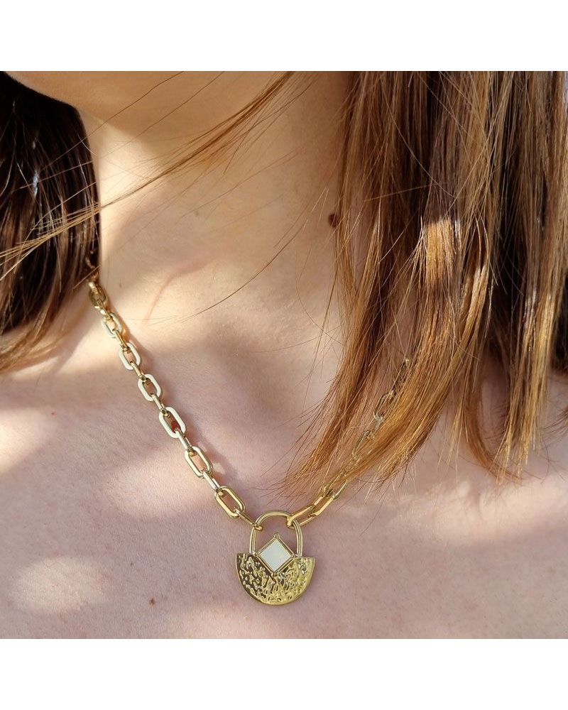 collier padlock nacre