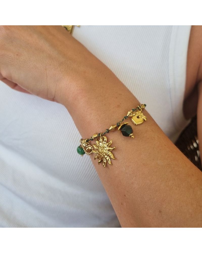 bracelet fil lurex vert avec breloques soleil mile mila