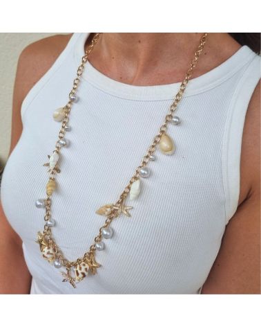 collier sautoir acier doré orné de breloques coquillages mile mila été 2025