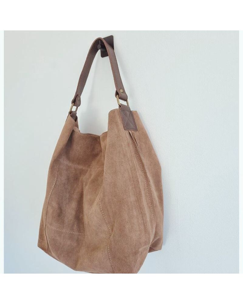 sac daim forme hobo anse cuir couleur taupe