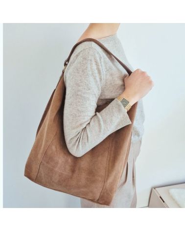 sac daim forme hobo anse cuir couleur taupe