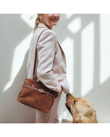 sac en daim format compact à bandoulière marron