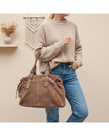 Sac cabas en daim taupe avec anses réglables et détails dorés
