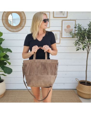 Grand cabas en daim taupe à franges, style tendance et pratique