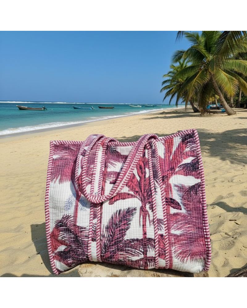 cabas coton matelassé imprimé palmiers écru et lilas pour la plage ou le shopping été 2025
