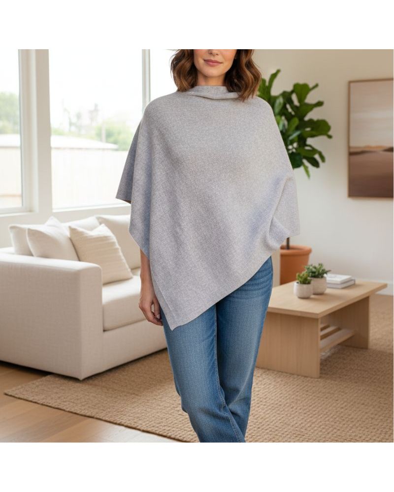 poncho fait main laine mérinos et cachemire couleur gris clair poncho fait main laine mérinos et cachemire couleur gris clair