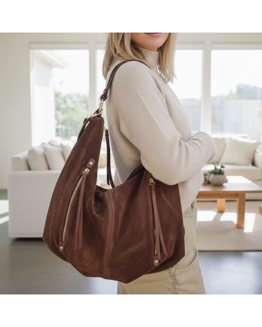 Sac en daim marron pour femme, porté épaule avec détails dorés