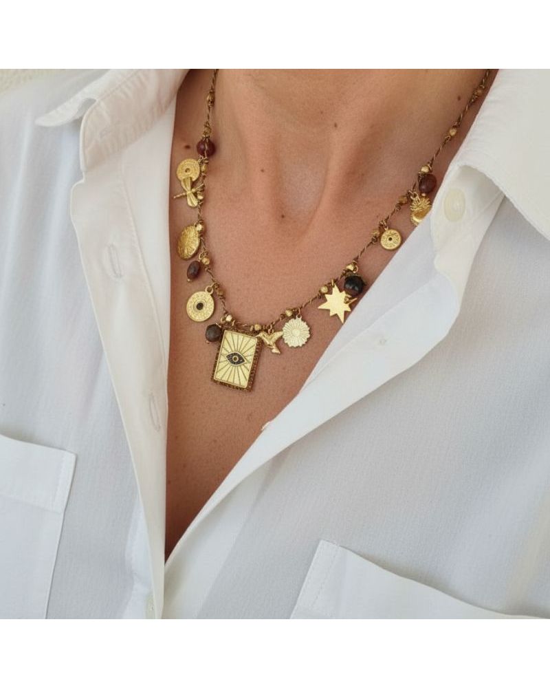 collier sur fil lurex breloques et pendentif œil