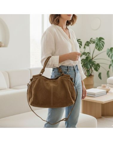 sac à main daim rivets fantaisie style décontracté chic couleur taupe