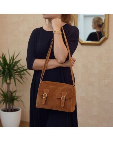 sac en daim à bandoulière double boucle camel style intemporel
