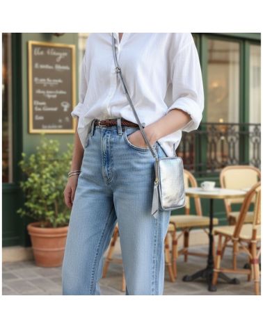 pochette de téléphone cuir irisé gris argenté