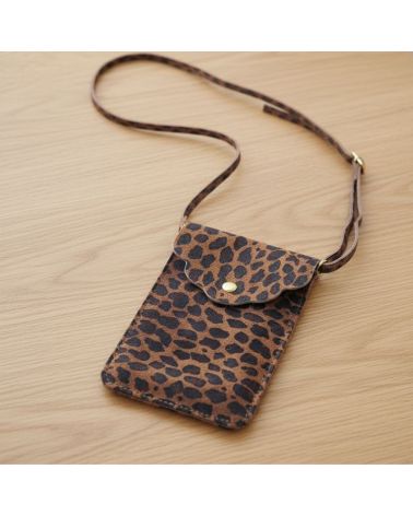 pochette de téléphone daim imprimé léopard