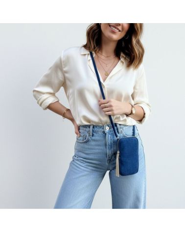 pochette de téléphone daim couleur bleu jean