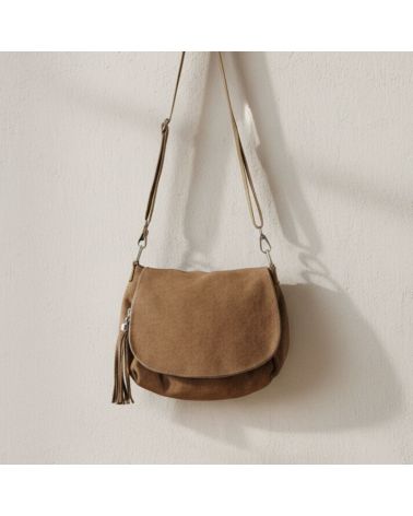 besace croute de cuir couleur taupe style intemporel et basique chic besace croute de cuir couleur taupe style intemporel et basique chic