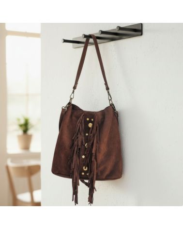 sac en daim à franges couleur chocolat avec rivets fantaisie devant