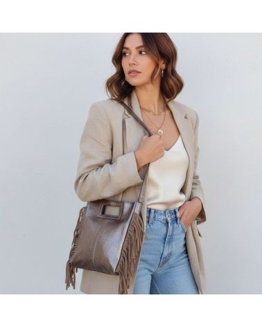 sac en cuir irisé couleur bronze avec franges latérales
