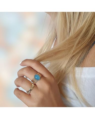 bague plaqué or pierre agate bleue sertie main