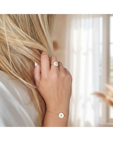 bracelet plaqué or 18 carats avec médaille émail blanc ornée d'un motif soleil