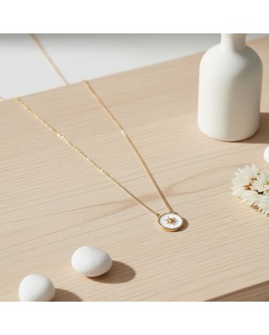 Collier ras de cou en plaqué or 18 carats orné d'un pendentif émail blanc