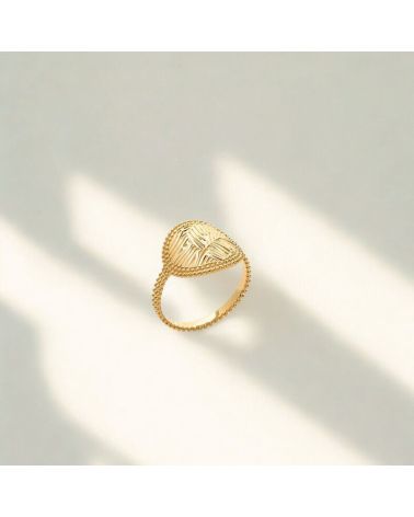 bague pour femme médaille gravée motif végétal plaqué or 18 carats