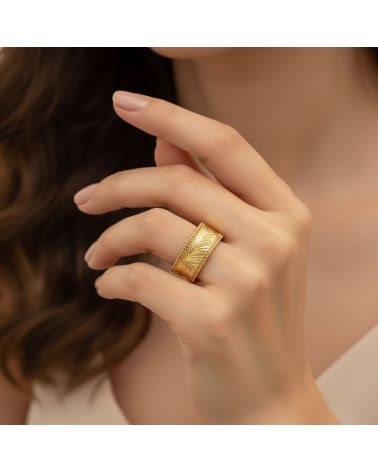 bague pour femme plaqué or 18 carats anneau large contour ciselé motif végétal