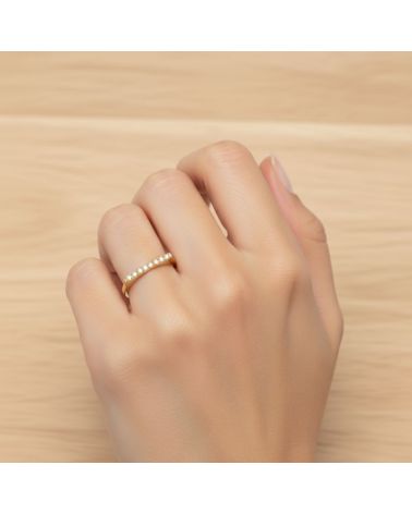 bague fine femme en plaqué or 18 carats ornée de zirconiums, bijou élégant et raffiné