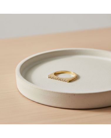 bague fine femme en plaqué or 18 carats ornée de zirconiums, bijou élégant et raffiné