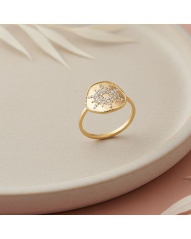 bague en plaqué or 18 carats ornée d’un motif soleil et de zirconiums scintillants