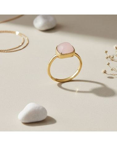 bague femme en plaqué or 18 carats ornée d’une pierre de quartz rose
