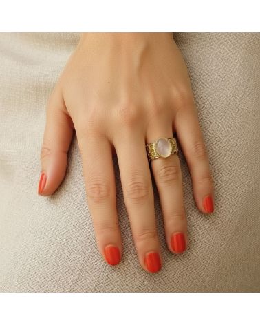 bague pour femme plaqué or effet texturé avec  pierre de lune sertie bijou élégant