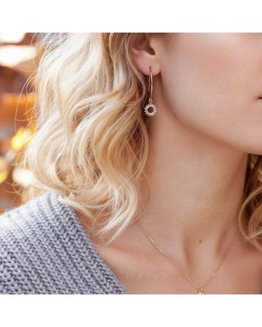 boucles d'oreilles créoles plaqué or 18 carats médaille motif soleil