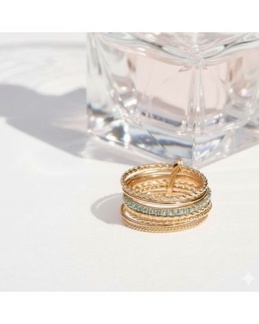 bague semainier élégante en plaqué or 18 carats, décorée de zirconiums bleus étincelants