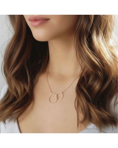 collier ras de cou en plaqué or 18 carats anneaux entrelacés bijou intemporel et raffiné