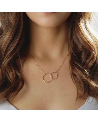 collier ras de cou en plaqué or 18 carats anneaux entrelacés bijou intemporel et raffiné