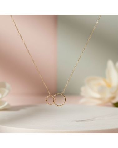 collier ras de cou en plaqué or 18 carats anneaux entrelacés bijou intemporel et raffiné