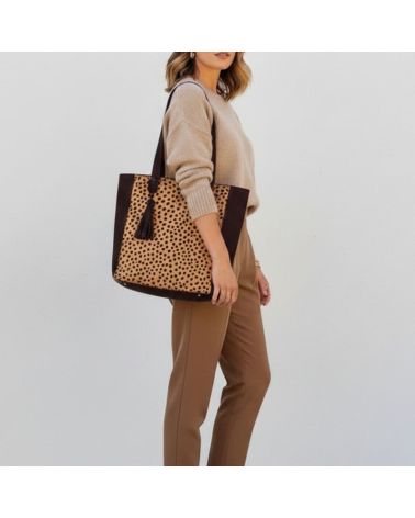 sac cabas en cuir imprimé animal et bandes latérales daim marron haute qualité porté épaule