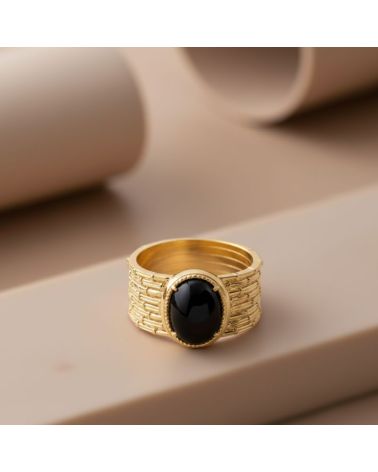bague plaqué or anneau strié et martelé surmonté d'une pierre agate noire ovale
