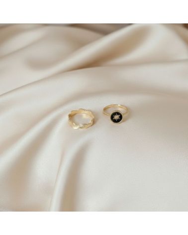 bague plaqué or 18 carats médaille émail noir avec étoile perlée