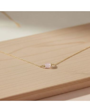 collier ras de cou plaqué or chaine fine et pierre ovale naturelle quartz rose