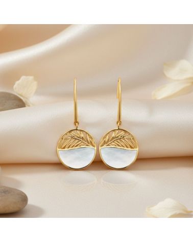 boucles d'oreilles plaqué or médaille motif végétal et nacre véritable