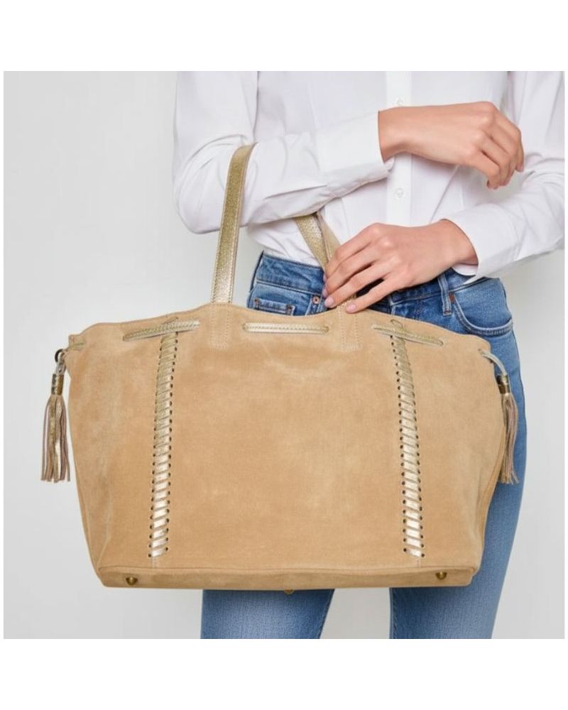 sac cabas daim et détail cuir doré taupe clair finition pompon cuir doré sac cabas daim et détail cuir doré taupe clair finition pompon cuir doré