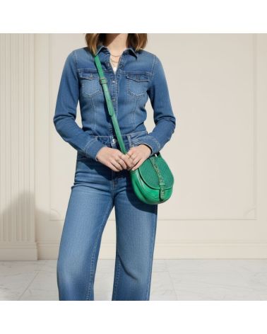 sac besace en cuir tressé effet vintage avec patte cloutée sur le rabat couleur vert