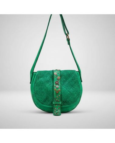 sac besace en cuir tressé effet vintage avec patte cloutée sur le rabat couleur vert