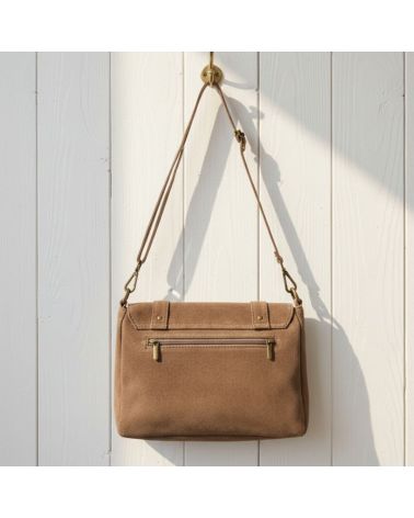 sac à bandoulière pour femme forme messenger en daim couleur taupe