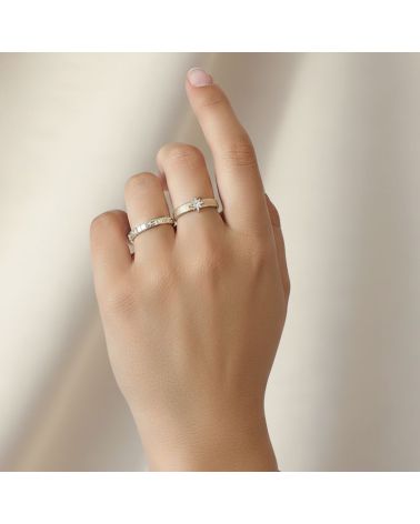 bague plaqué or 18 carats effet brossé et strié étoile en oxyde de zirconium