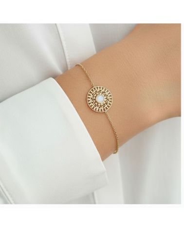 Bracelet en plaqué or 18 carats chaine médaille ciselée pierre de lune