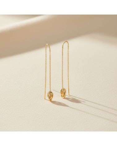 Bijoux e-commerce : Boucles d'oreilles fines dorées 6 cm portées sur lobe