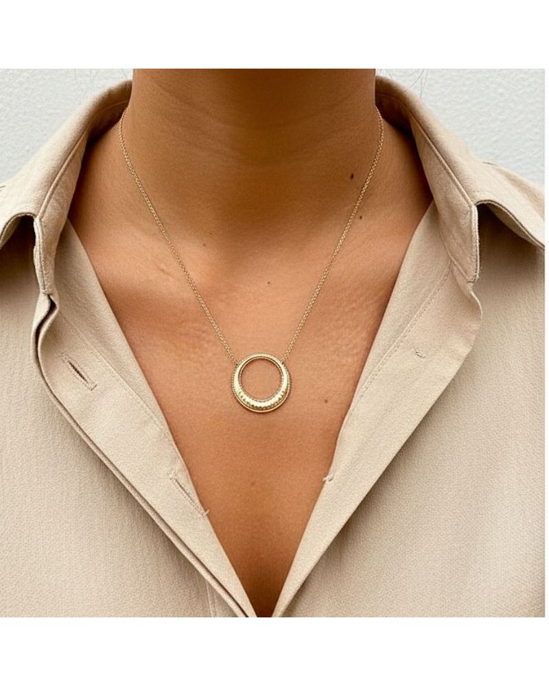 Collier plaqué Or pendentif cercle ciselé