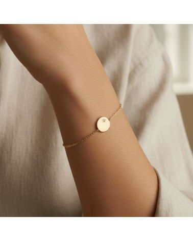 bracelet en plaqué or pour femme avec médaille ornée d'un oxyde de zirconium blanc