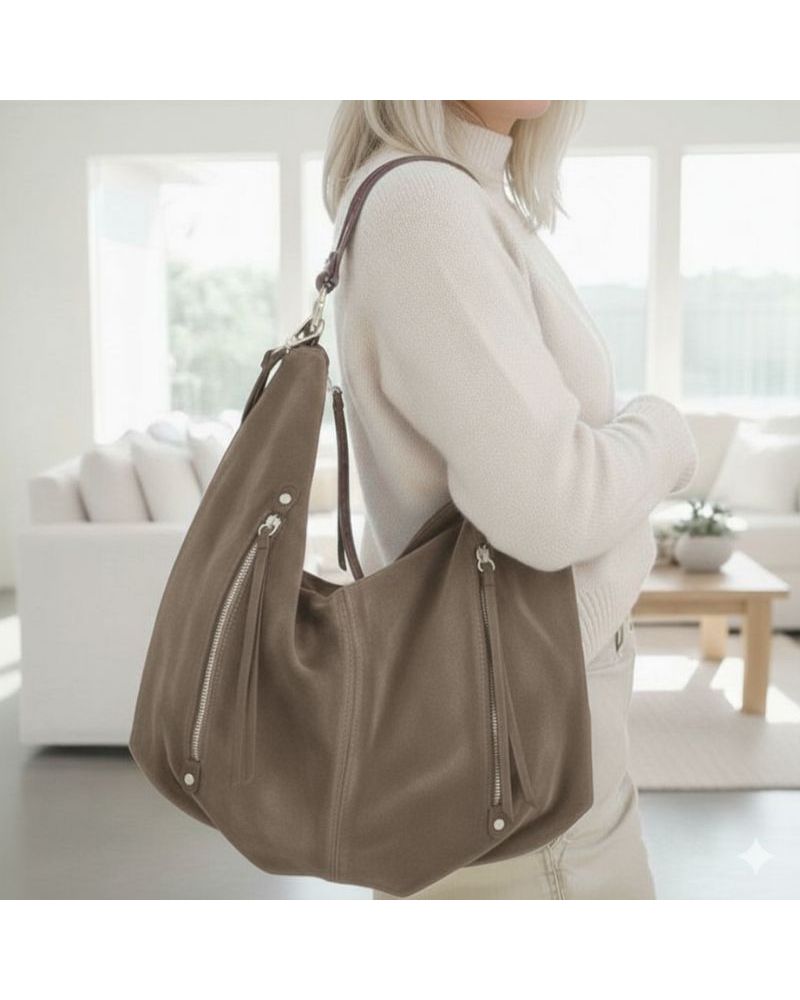 sac en daim forme hobo porté épaule couleur taupe clair